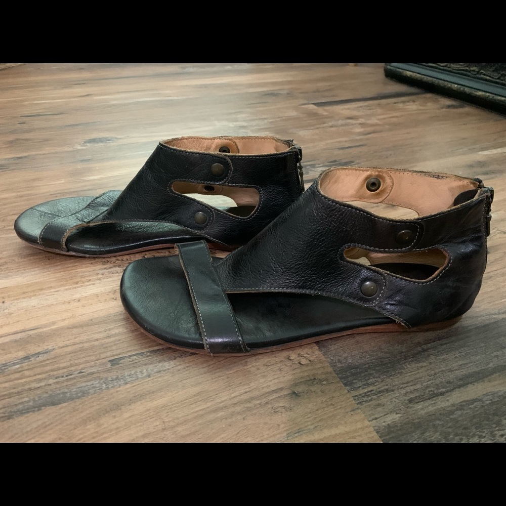 Beautiful Leather BedStu sandals